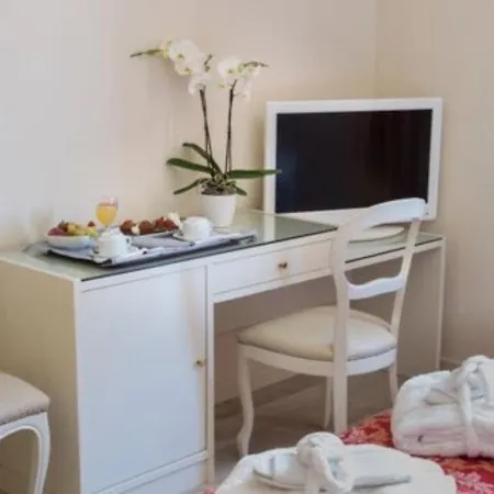 Ariston & Hotell
