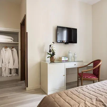 Hotel Ariston & 4*