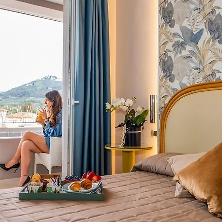 Hotel Ariston & 4*