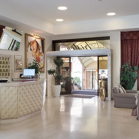 Ariston & Hotel 4*