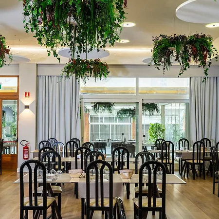 Ariston & Отель 4*