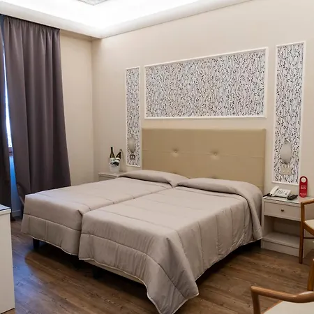 Отель Ariston & 4*